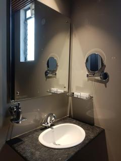 SHELTER HOTEL - 4
