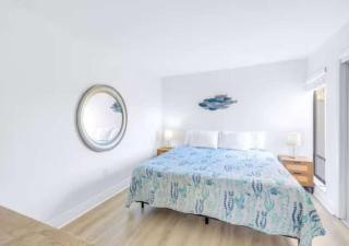 Lagoon View Condo with 2 Bedrooms and Resort Pool - 8