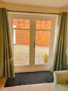 Chester 1BR Detached House Sleeps 5 with Double Sofa Bed - 2