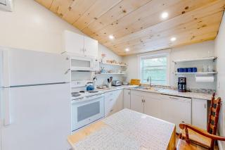 Shorebreeze Inn - 3