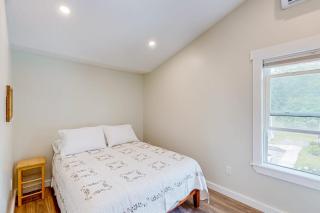 Shorebreeze Inn - 1