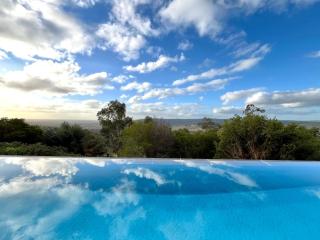 Zig Zag Retreat - Hilltop Home With Stunning Views - 7