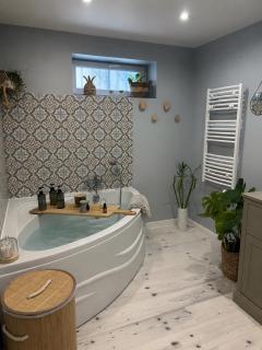 Suite Une Bulle d Evidence avec baignoire spa - 9