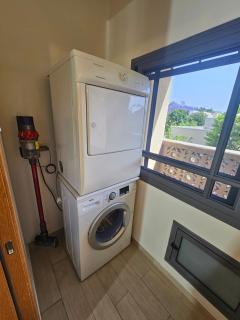 Adorable 3 bedroom Brenner "Hill" suite - 9