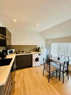 Modern Comfortable Apartment with Parking & WiFi - 4
