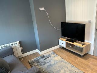 Modern Comfortable Apartment with Parking & WiFi - 2