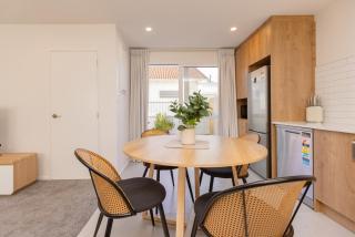 City-Fringe Luxury Stay - 2BR Parking - Guest Fav - 4
