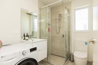 City-Fringe Luxury Stay - 2BR Parking - Guest Fav - 2