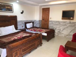Crest View Hotel - 1