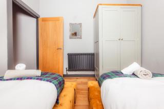 Luxury Seaview 4 Bedroom Cottage by Fairy Pools - 9