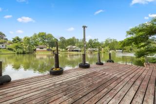 Dreamy Skipping Stone Lake House - 6