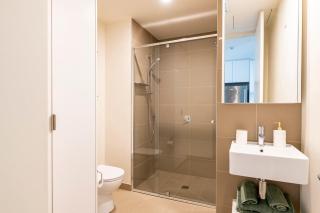 Beachside flat with free parking - 5