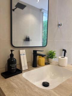 Luxury One Bedroom Apartment - 4