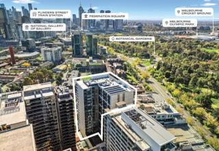 W Sky High City Southbank 1BR with Pool and Gym - 8