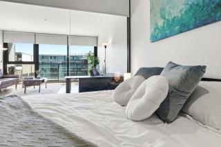 W Sky High City Southbank 1BR with Pool and Gym - 1