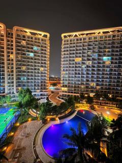 Azure Staycation by SabBen Suites - 9