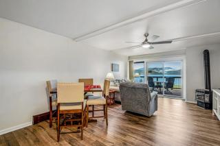 Lakeside Mountain Retreat - 4
