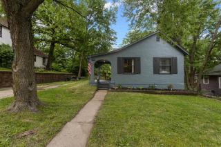 Fountain Bungalow - 1