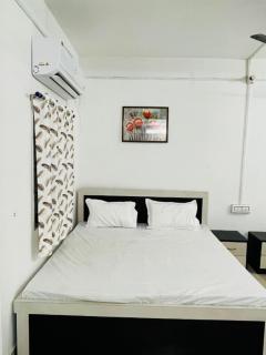 Shree Balaji Cafe Restaurant & Guest House - 3