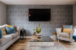 Geometric House - Cosy 5-Bedroom Maidstone House - Maidstone Centre - Parking & Garden - Ideal for Families & Contractors - 3
