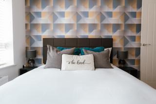 Geometric House - Cosy 5-Bedroom Maidstone House - Maidstone Centre - Parking & Garden - Ideal for Families & Contractors - 1