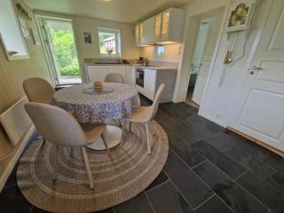 Cozy flat with lake view and 15 min from Bergen - 8