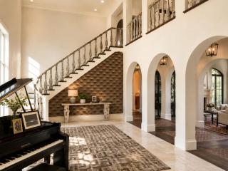 Grand Luxury Estate - 6BR & 8BA w Pool - 11K Sq Ft - 8
