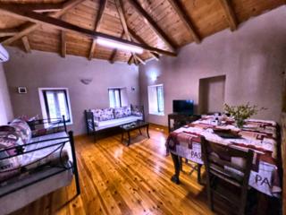 Leos Traditional Holiday House - 2