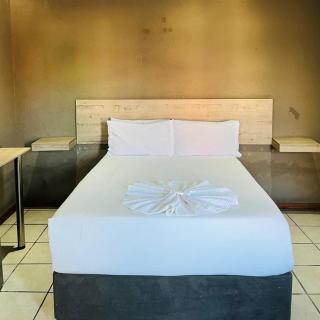 Mthunzi Lodge and Safari - 6