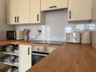 Spacious Central Flat with Parking - 1