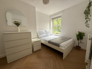 Spacious Central Flat with Parking - 5