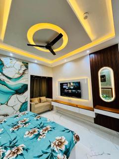 THE MOONLIGHT STUDIo - 1
