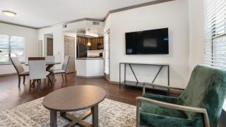 Landing Apartments - Carriage Homes on the Lake - 9
