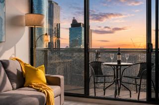 Breathtaking Views at Spacious Apartment in Melbourne CBD with Gym - 7