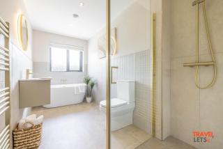 3 Bedroom Luxury House By Travel Lets Self Catering Accommodation Templepatrick Near Airport - 2