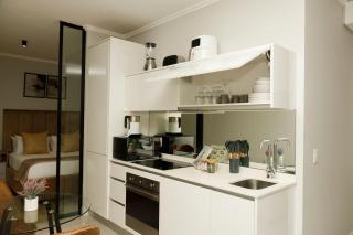 Chic Modern Apartment in Waterfall - 0