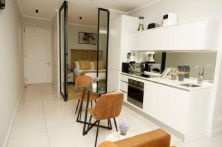 Chic Modern Apartment in Waterfall - 8