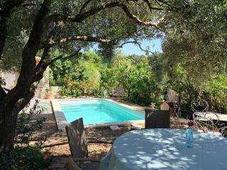 Domaine des Pins Apartment with Kitchenette - 4