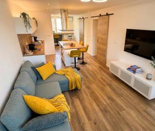 NEW Modern Apartment in City Center - 0