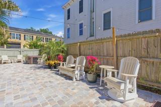 Charming Historic Duplex W Courtyard & Parking - 5