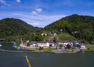 Gasthof - Landhotel Ernst - Untermühl - 2