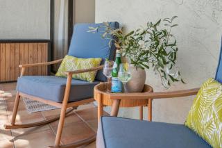 2BR Family Retreat - River Views Pool & Tennis Sleeps 6 - 2