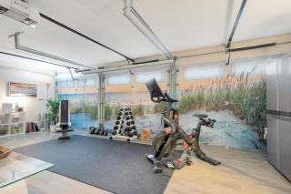 2BR Vancouver Stay with Sauna Cold Tub & Fire Pit - 4