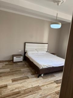 Modern Beach Apartment - 5 Min Walk to Sea - Balcony - AC - Fast WiFi - 5