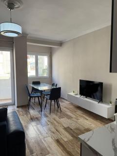 Modern Beach Apartment - 5 Min Walk to Sea - Balcony - AC - Fast WiFi - 9