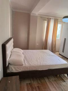 Modern Beach Apartment - 5 Min Walk to Sea - Balcony - AC - Fast WiFi - 2