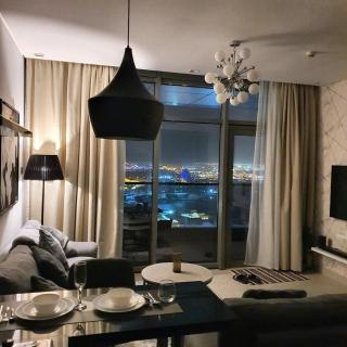 High floor flat with sea & city view balcony - 2