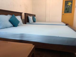 SuiteSpot Guest House - 9