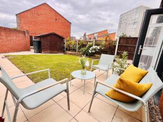 Beautiful 4-Bedroom House Near City Centre - 7