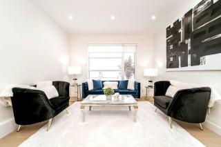 Bright Modern Home - King Bed - Free Parking - Fireplace - Fast Wi-Fi - Free Netflix - 4